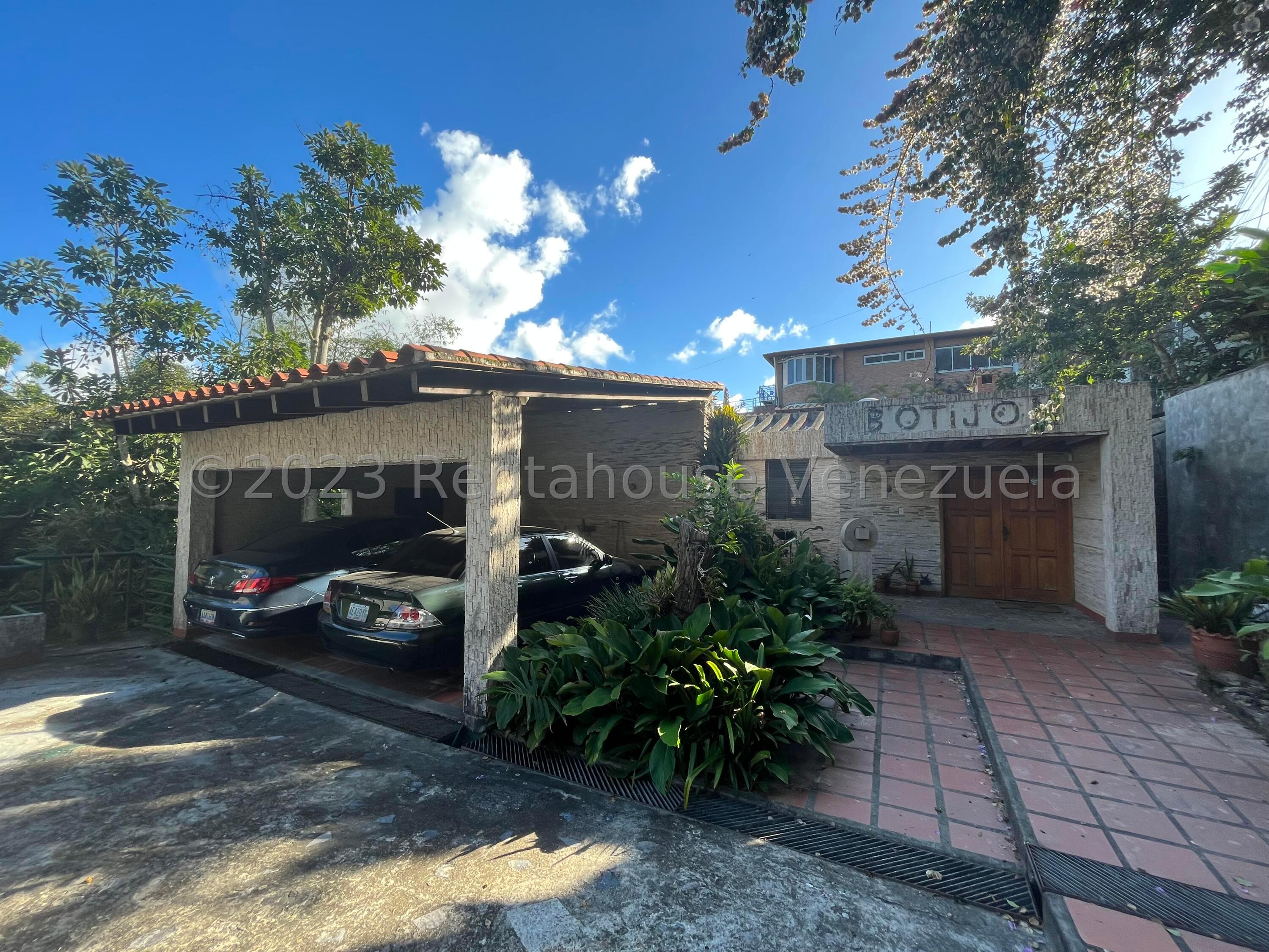 Casa de 4 habitaciones con jardines amplios en El Hatillo