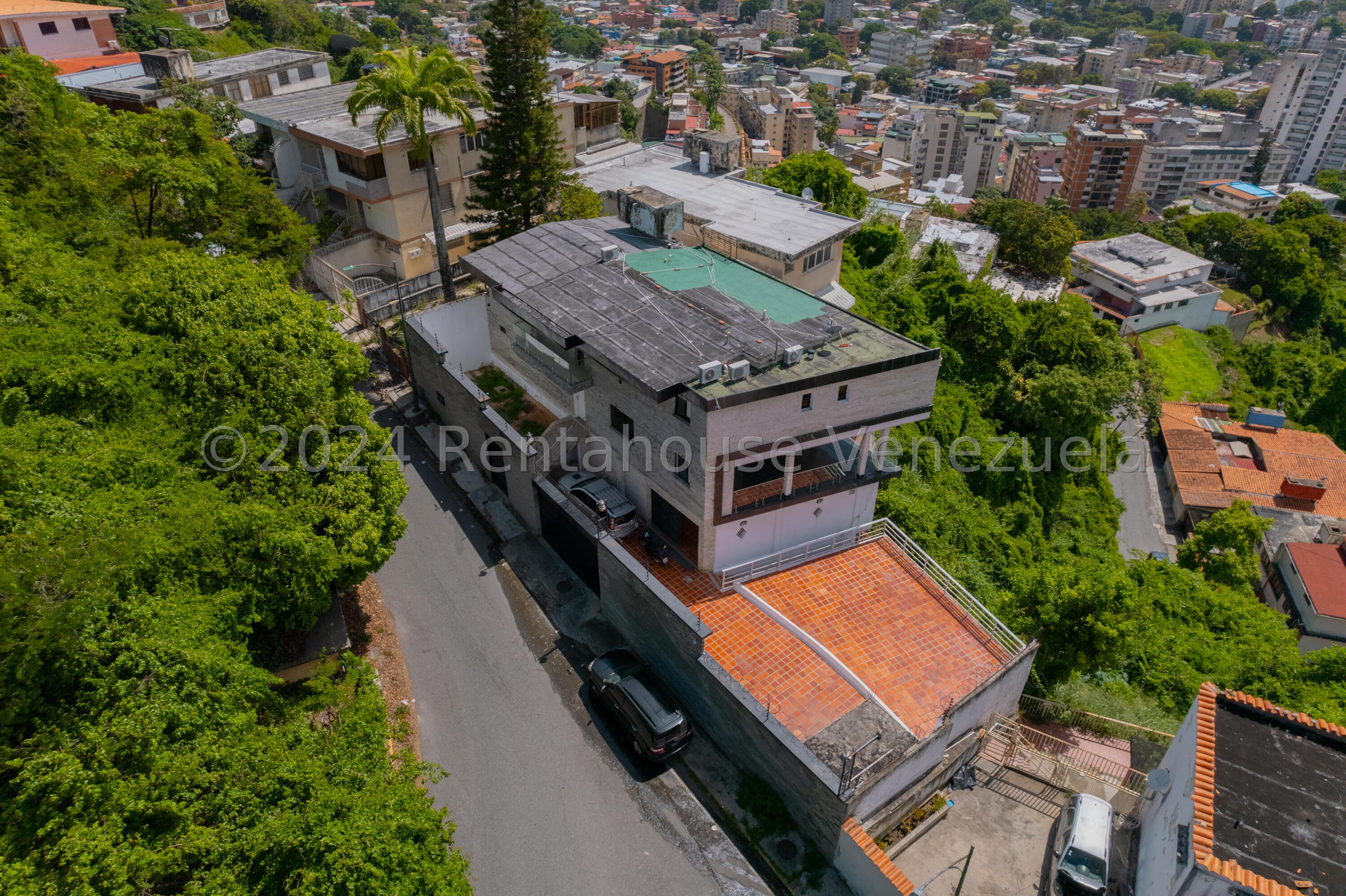 Casa quinta remodelada con vista en Colinas de Bello Monte