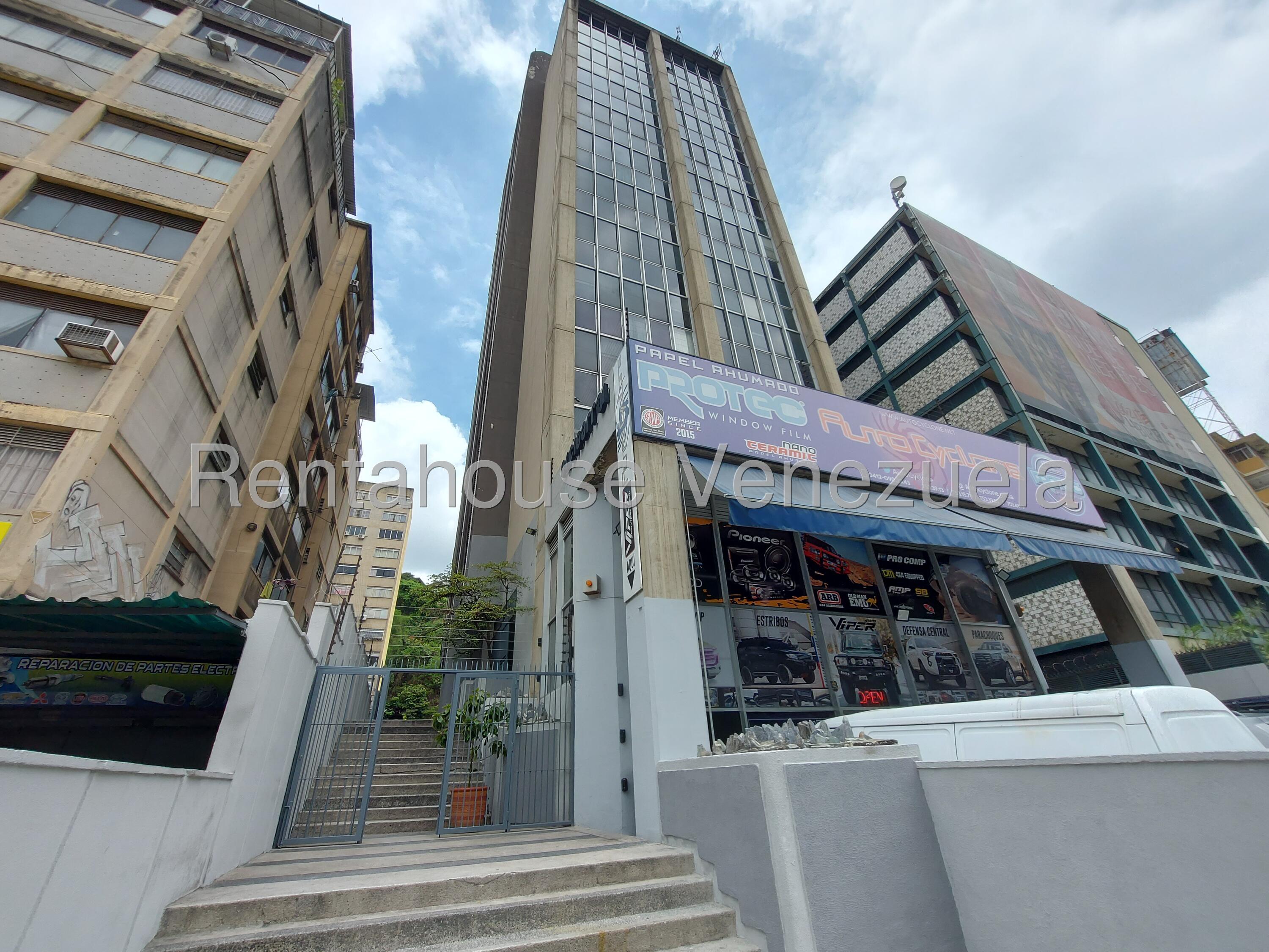 Comercial equipado con 15 puestos en Colinas de Bello Monte