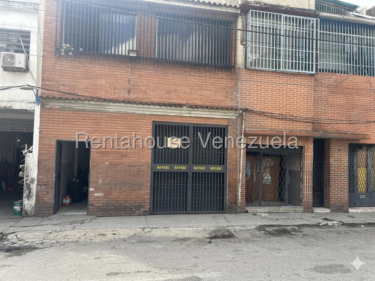 Comercial con segundo nivel en Puente Hierro