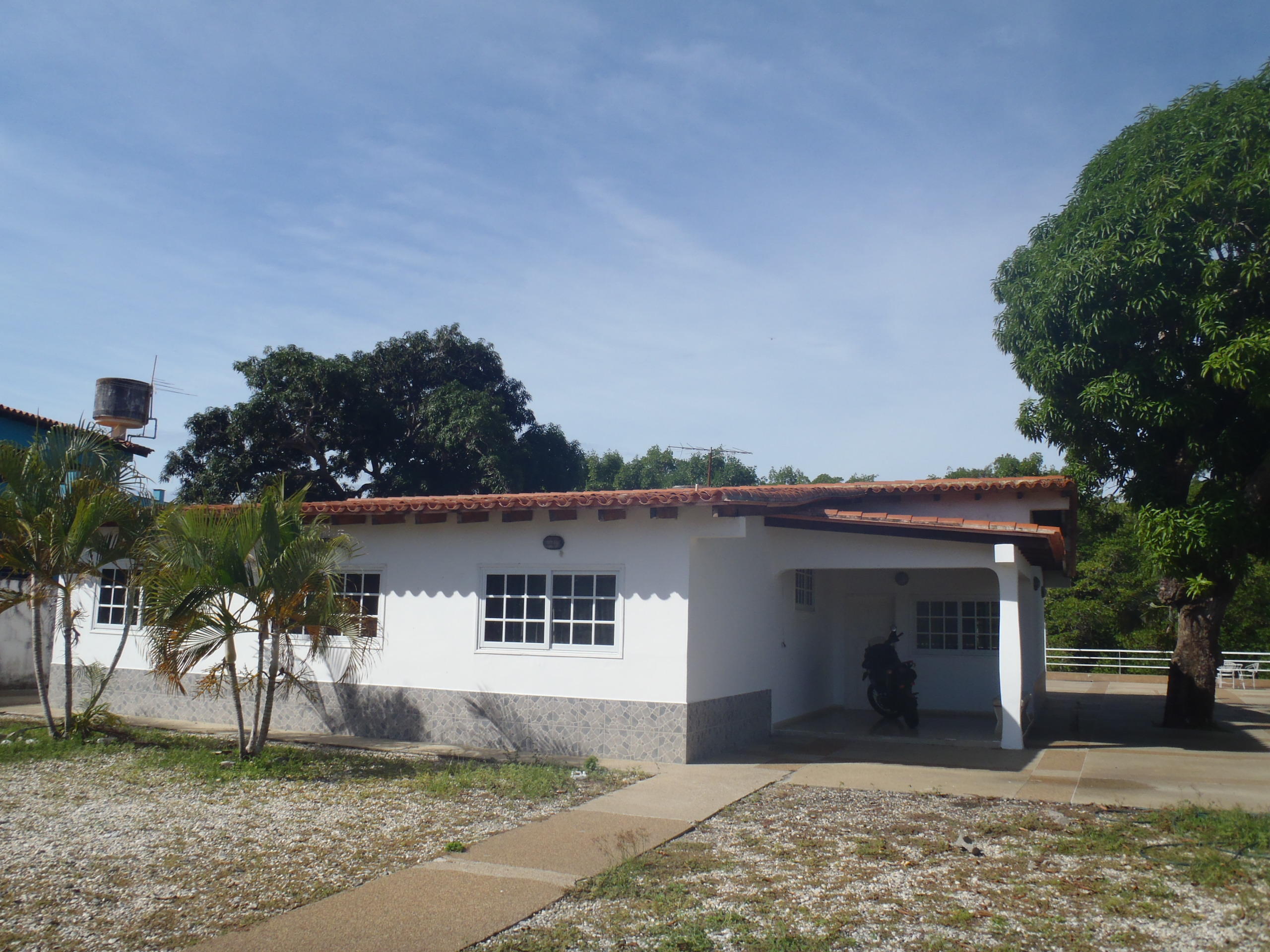 Casa con piscina y muelle en Los Canales de Rio Chico
