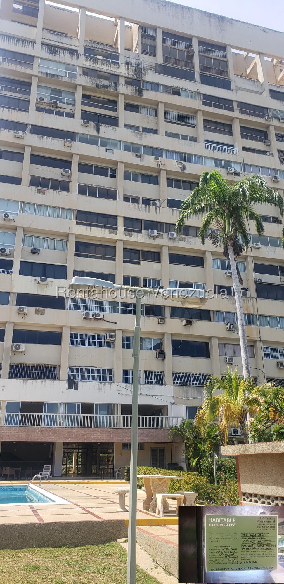 Apartamento dúplex frente Puerto Azul en Longa España