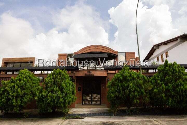 Casa bifamiliar de 6 habitaciones en Lomas de La Lagunita