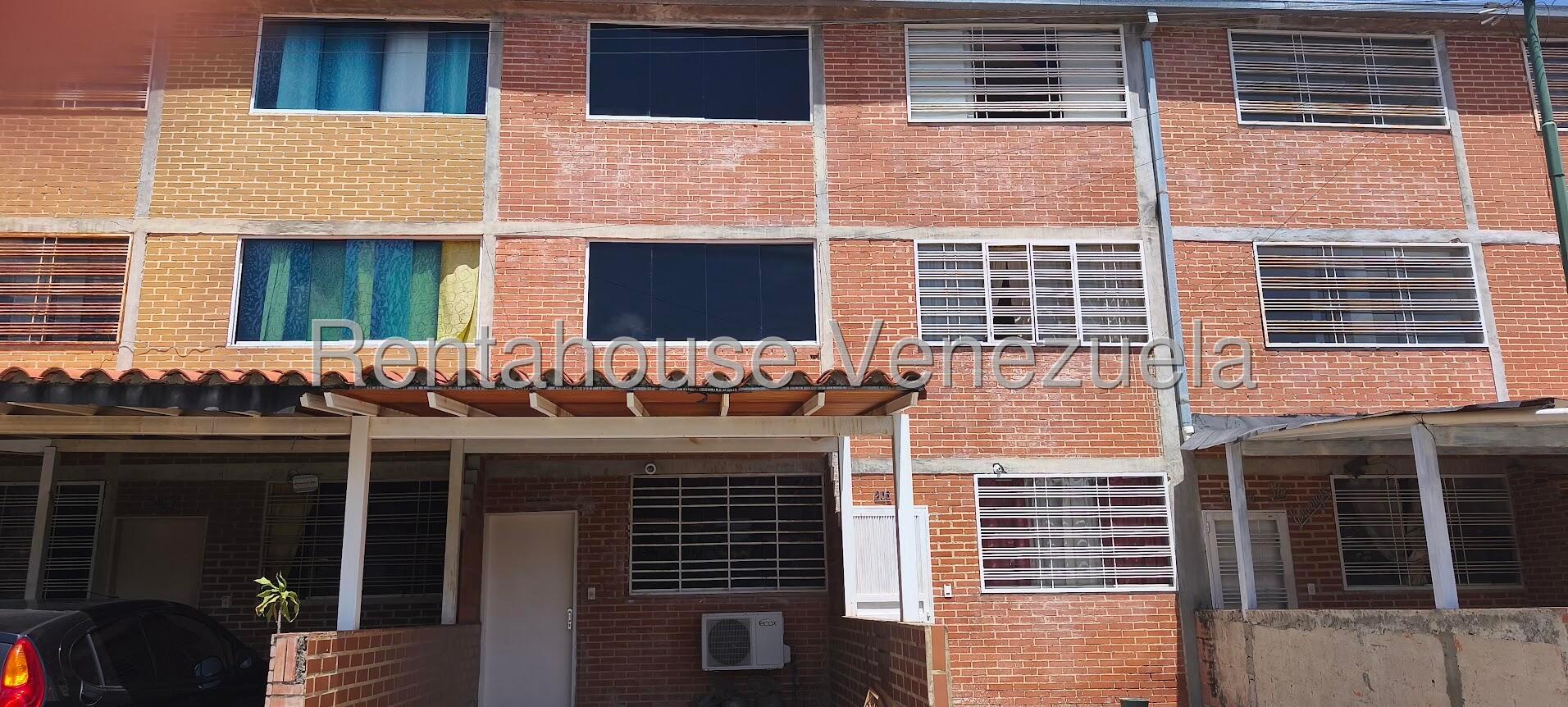 Townhouse remodelado tres niveles en Bonaventure Country