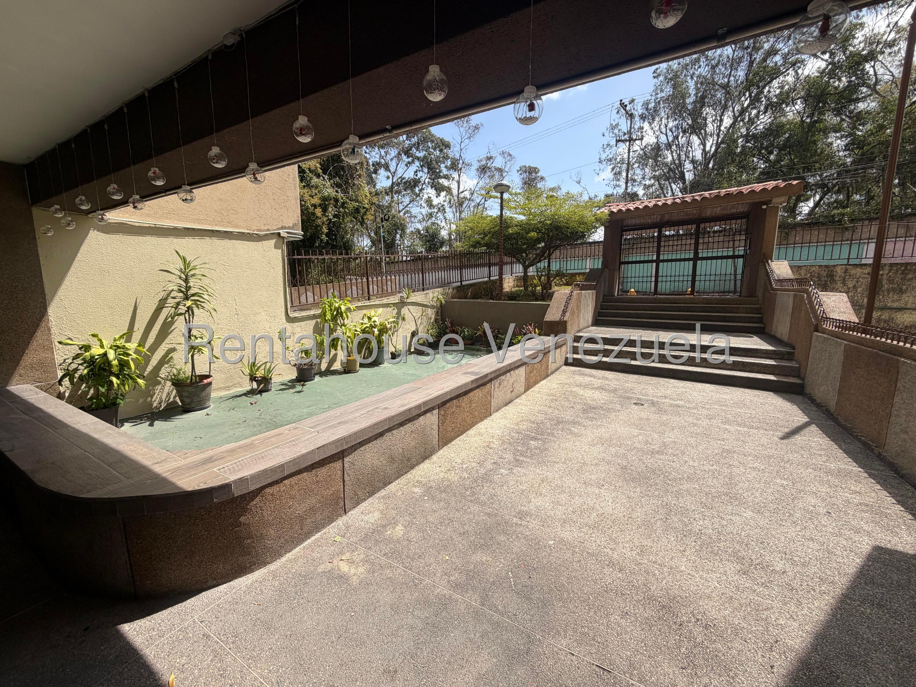 Apartamento amplio remodelable zona céntrica Los Teques