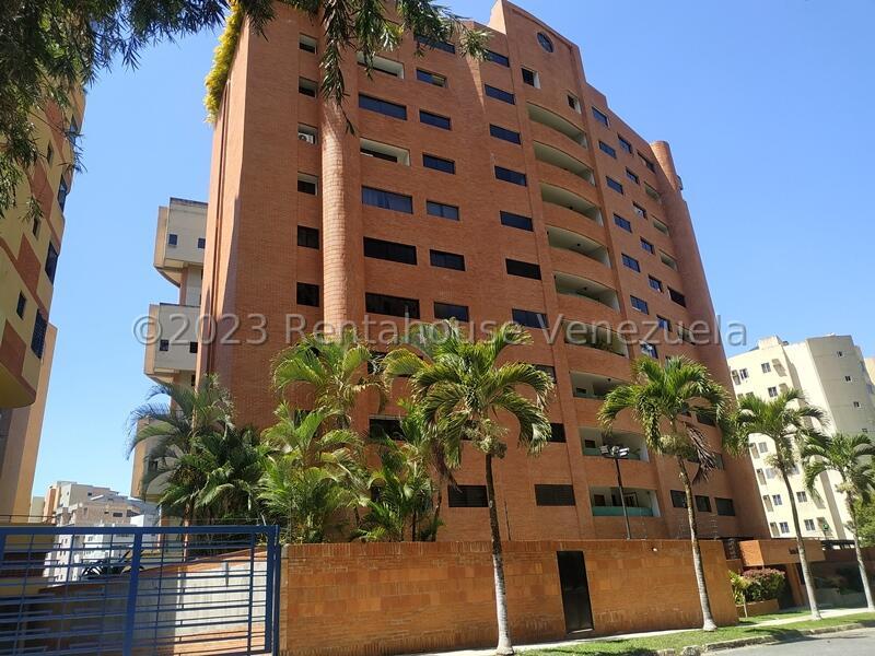 Apartamento amoblado 3 hab con balcón en La Trigaleña