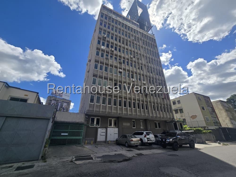 Oficina de 40mts. con recepción y estacionamiento en Bello Monte