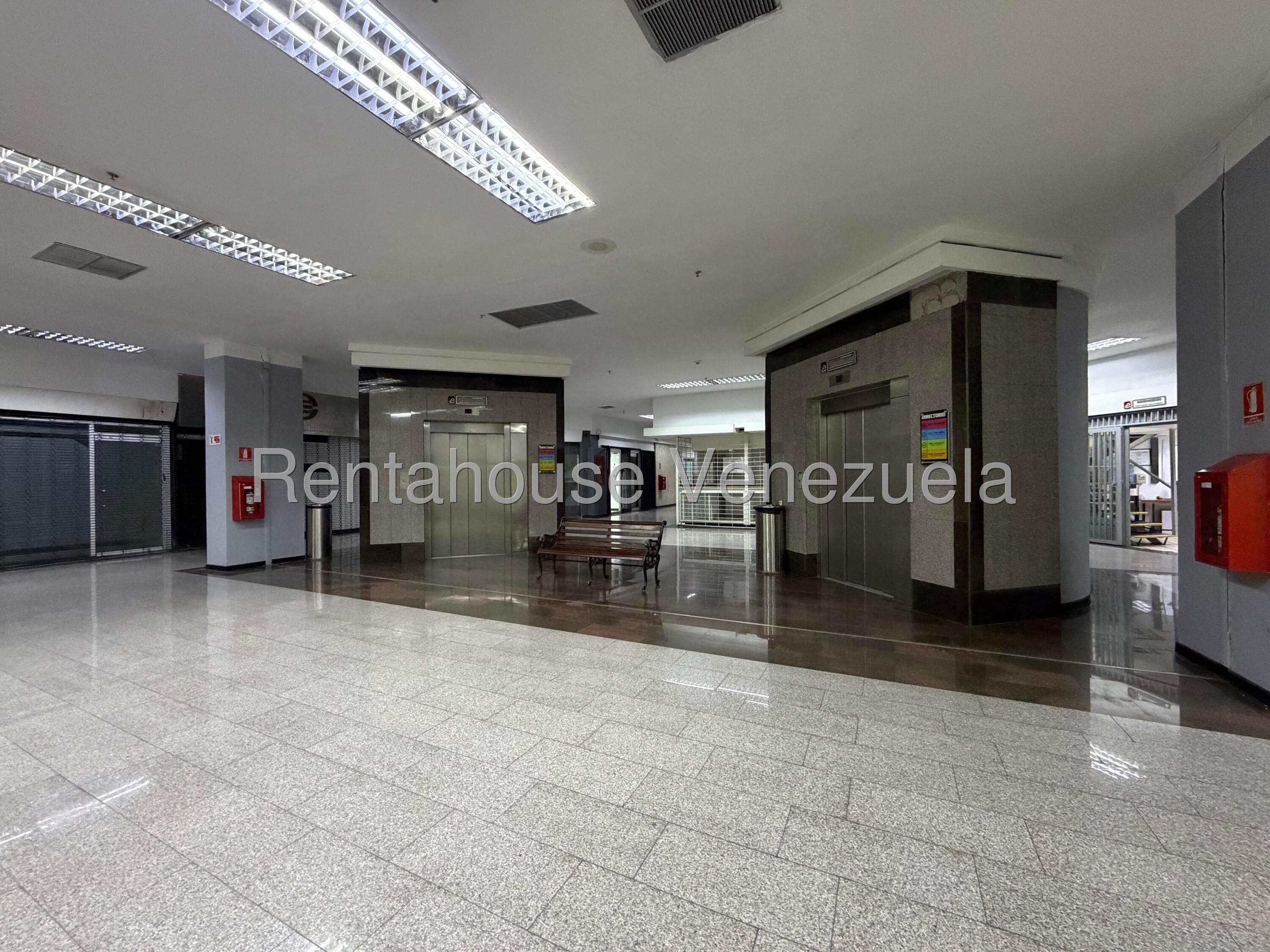 Comercial adaptable en El Cafetal, Caracas
