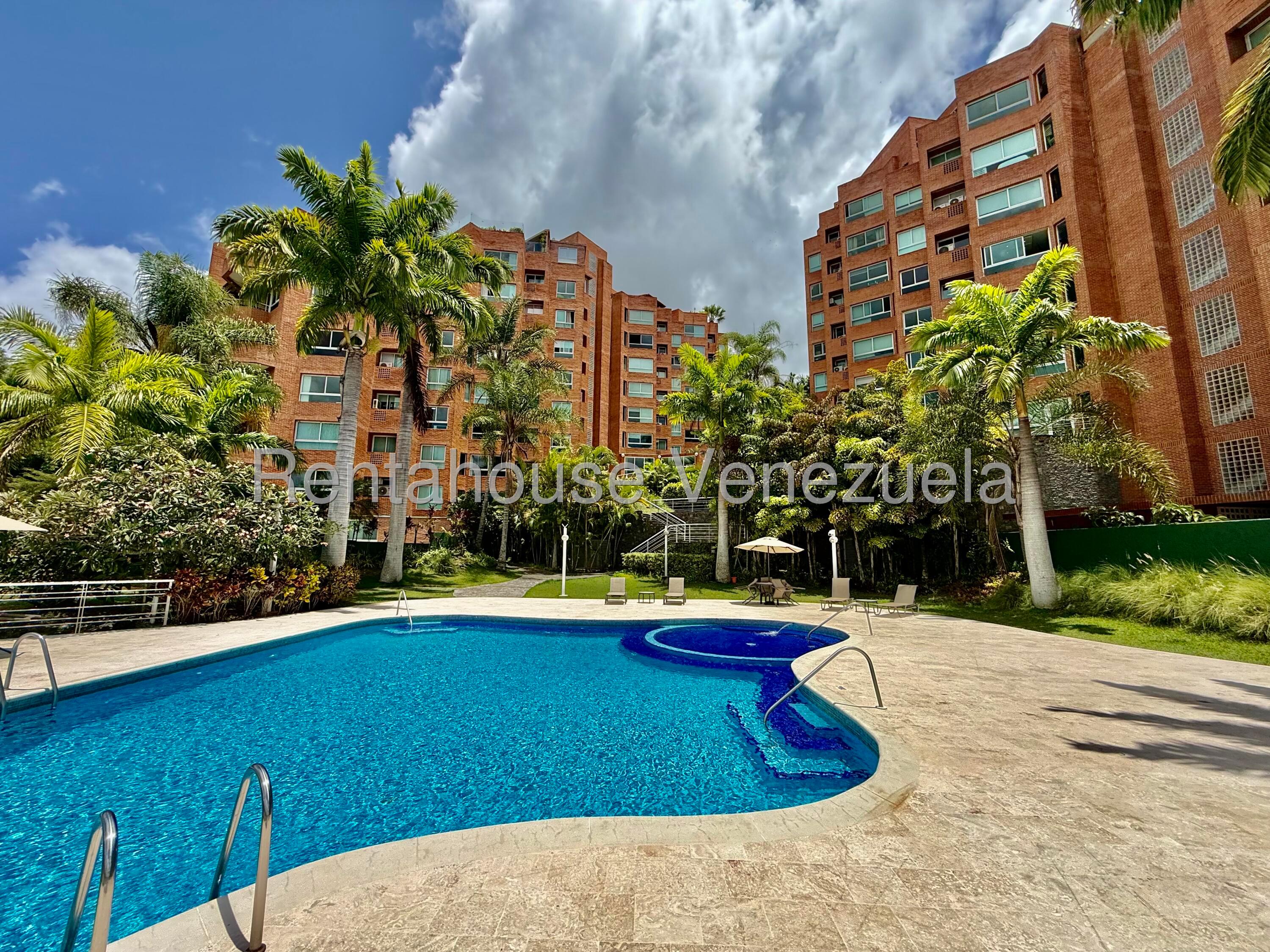 Apartamento planta baja con terraza y jacuzzi Solar del Hatillo