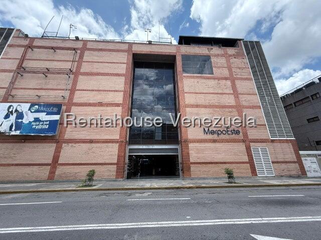 Comercial con alta visibilidad en Chacao