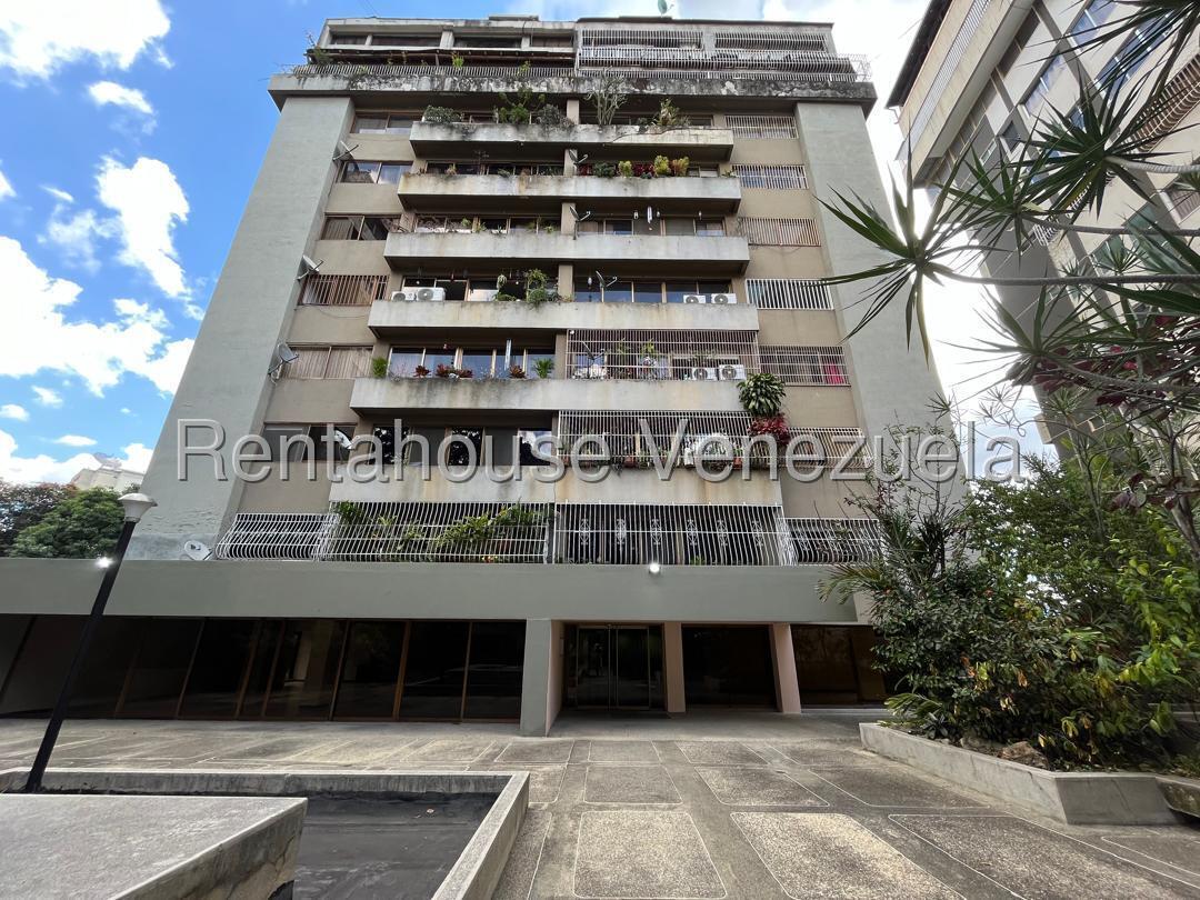 Apartamento de 3 niveles con terraza en San Bernardino