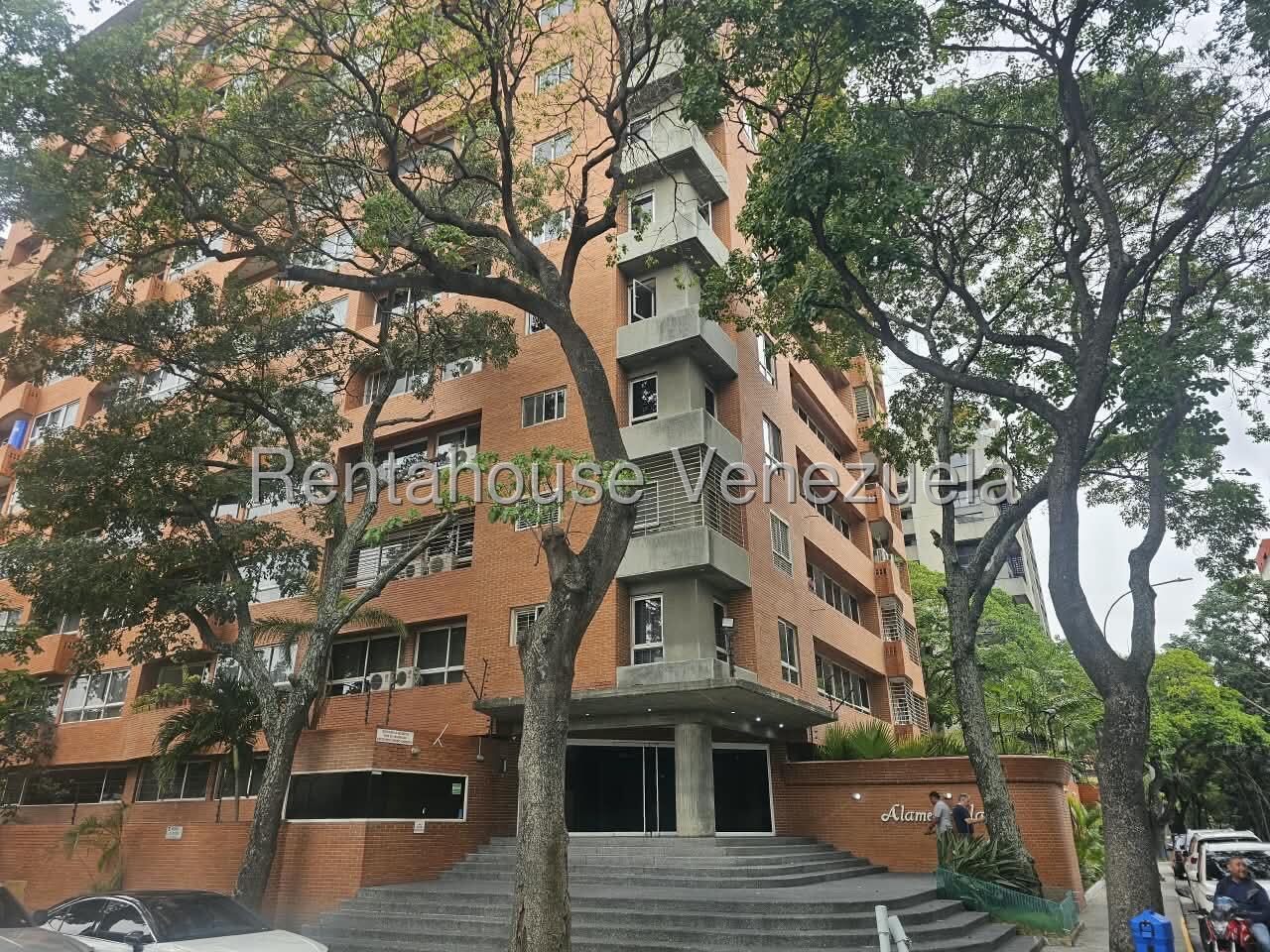 Apartamento amoblado con piscina en El Rosal