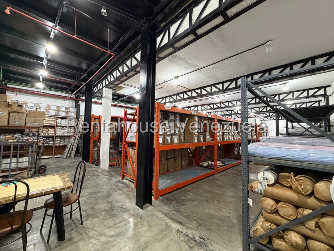Comercial 456 m² con oficinas y almacén en Boleita Sur