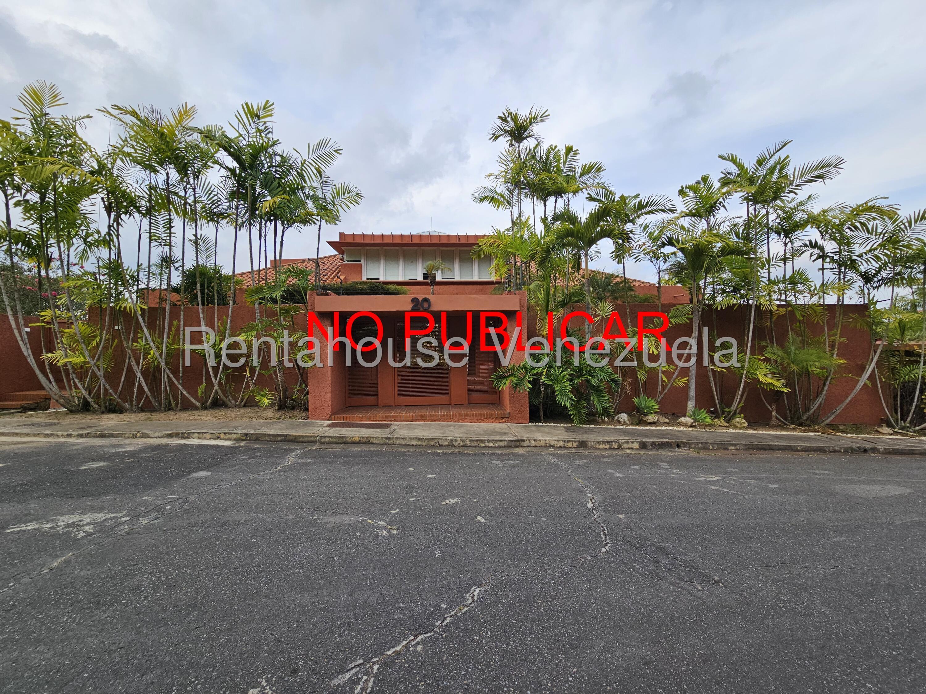 Casa con vista 180° y cancha de Beach Tennis en Alto Hatillo