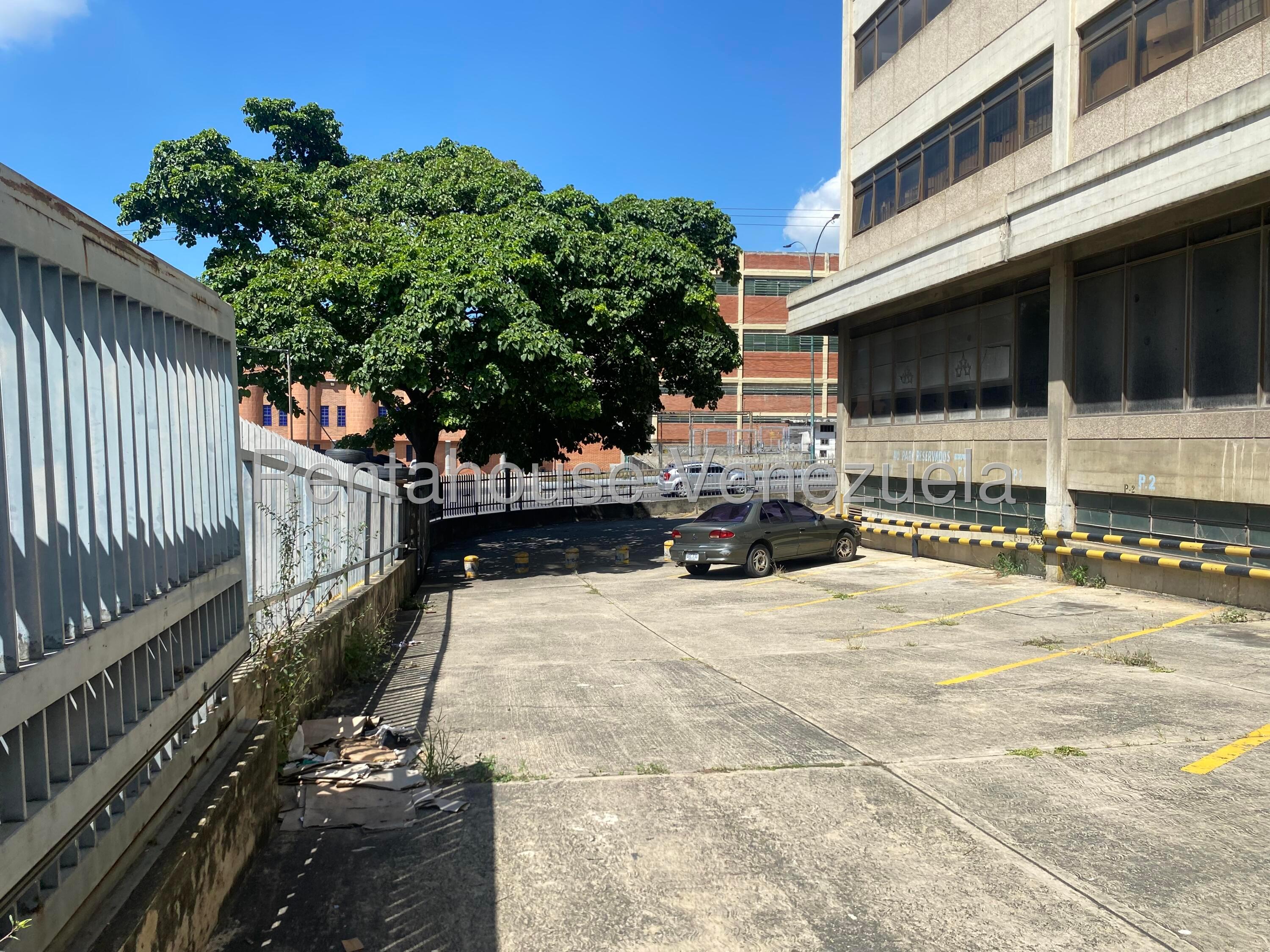Local Industrial (galpon, deposito) de 1.078 m² piso 2 La Yaguara
