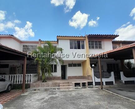 Townhouse a remodelar, 5 habitaciones en El Refugio