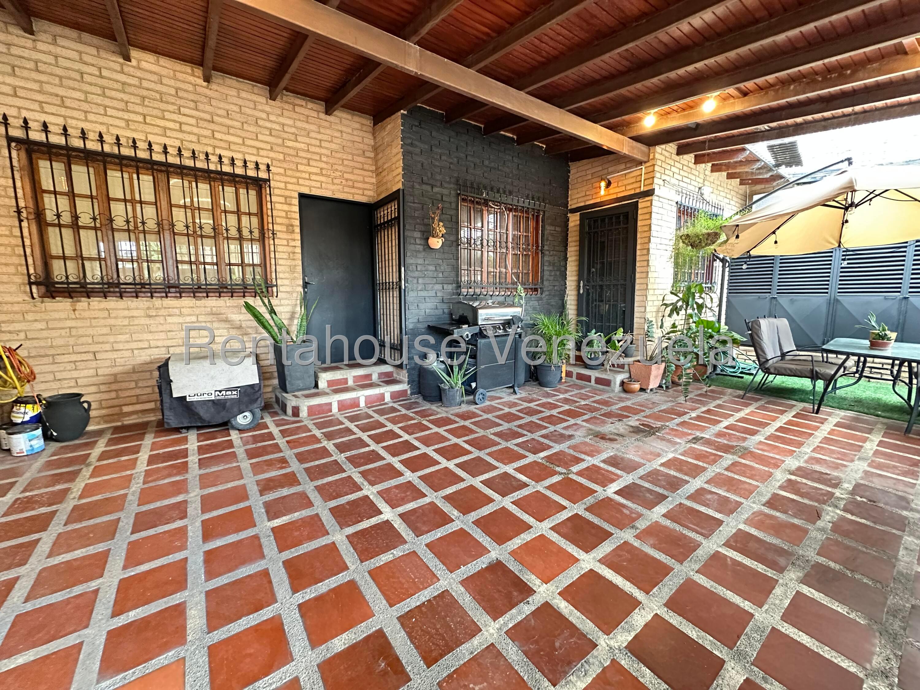 Casa remodelada amoblada con 5 habitaciones en La Mantuana