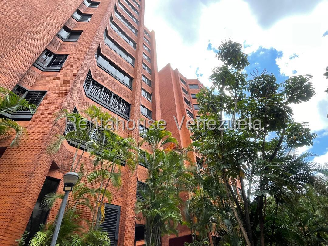 Apartamento en Alquiler de 2 hab amoblado con estacionamiento El Rosal