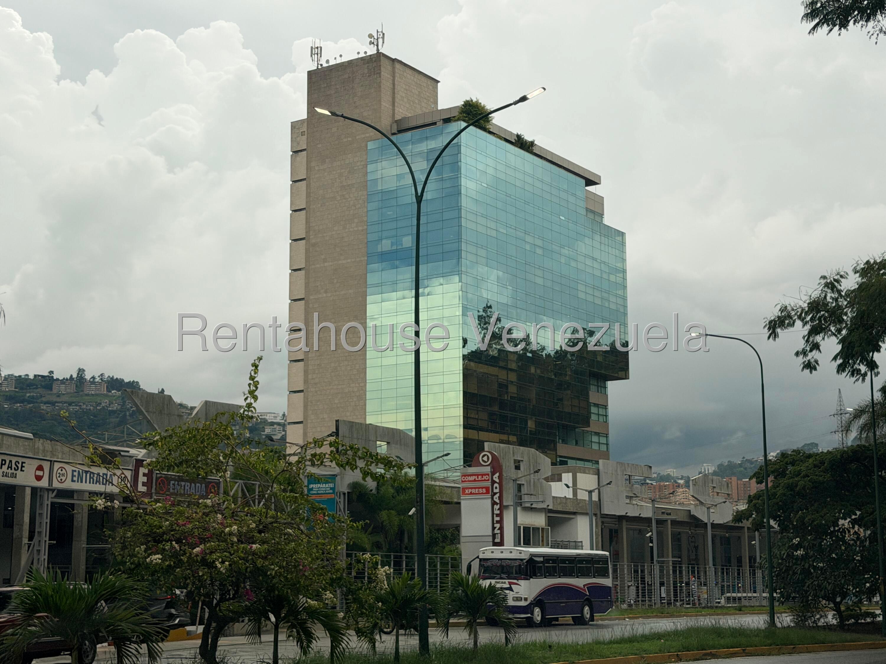 Comercial oficina iluminada en Torre Xpress, Macaracuay