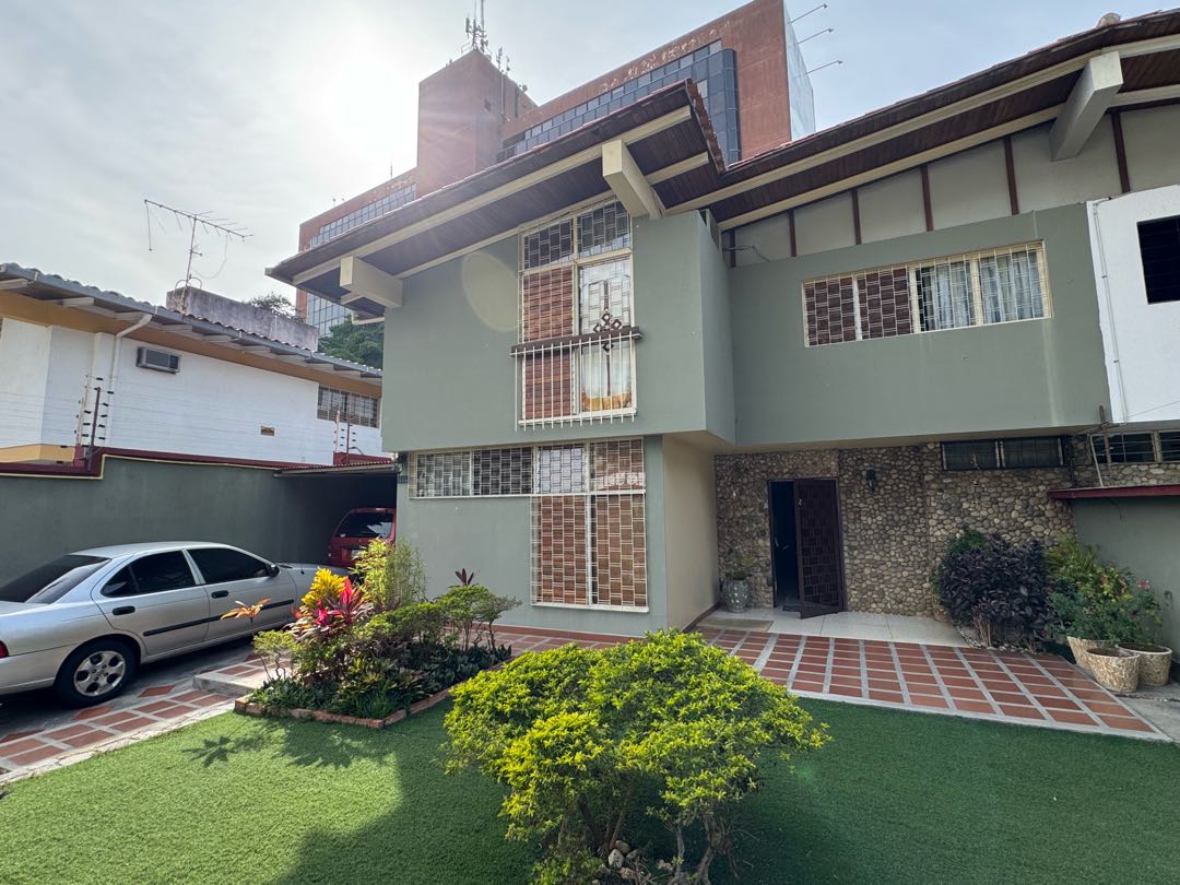 En Alquiler Casa Residencial Comercial San Roman. Baruta - Caracas