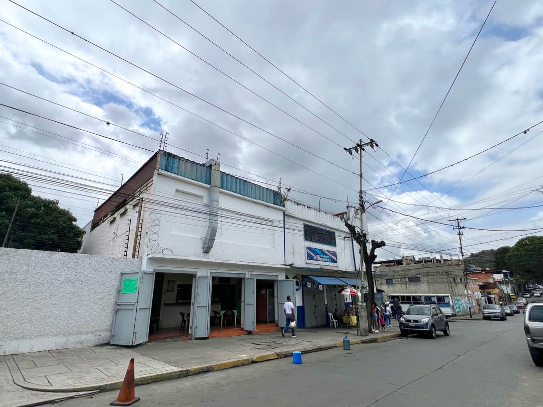 En Alquiler o Venta Galpon Industrial. Cementerio Libertador - Caracas