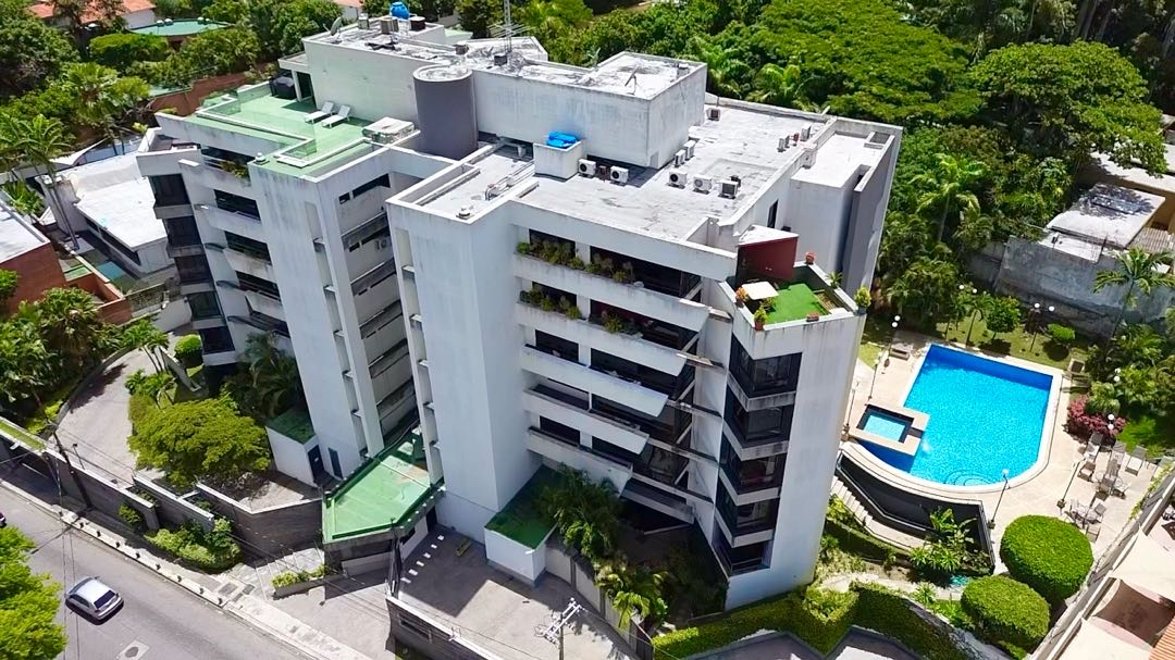 En Venta Apartamento en Los Palos Grandes. Caracas - Chacao