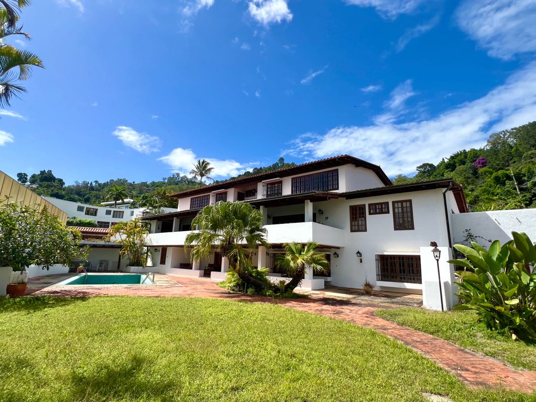 En Venta Casa en calle cerrada Alto Hatillo 4.000m2. Caracas