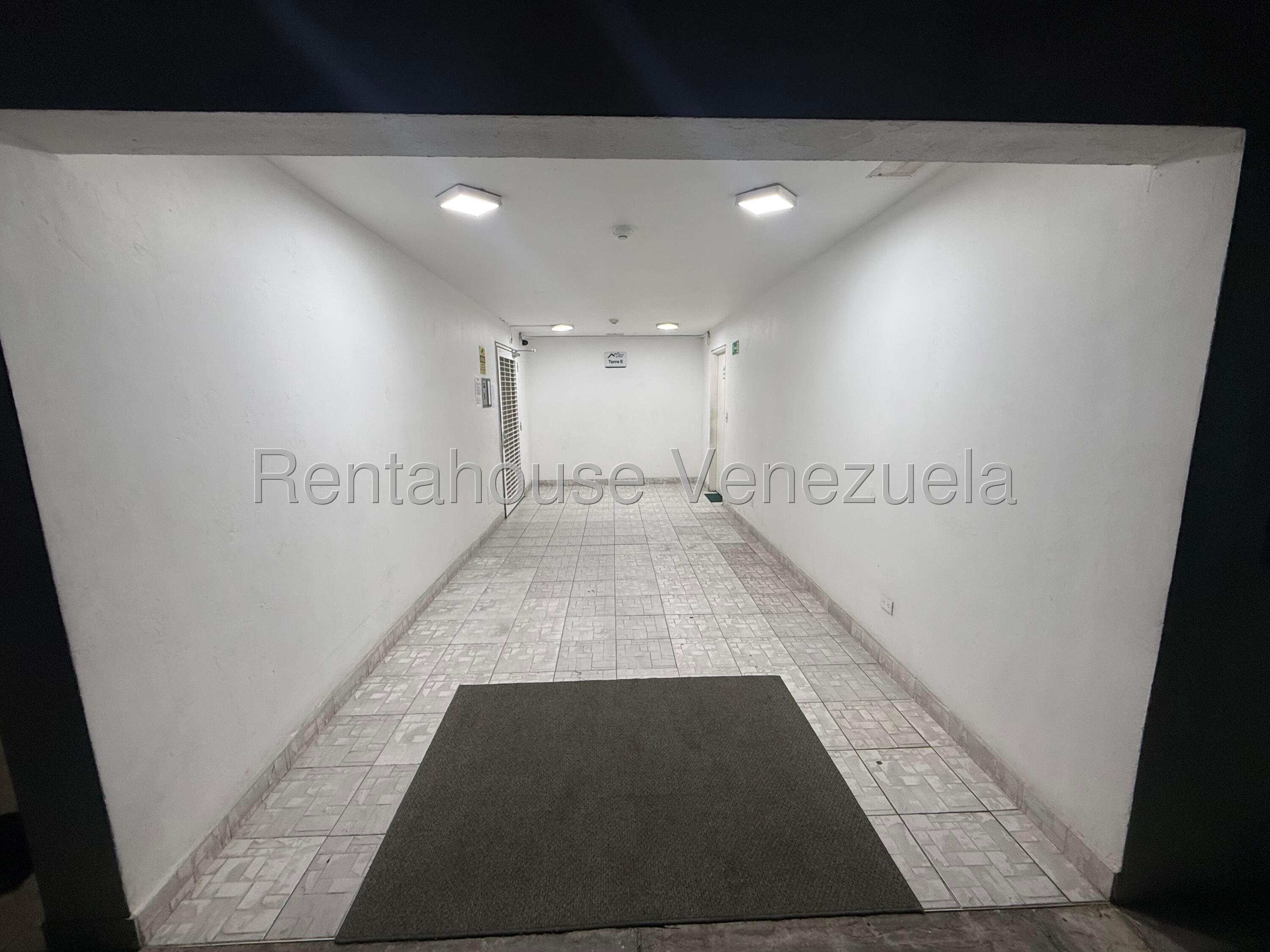 Apartamento 2 hab con vigilancia en San Jose