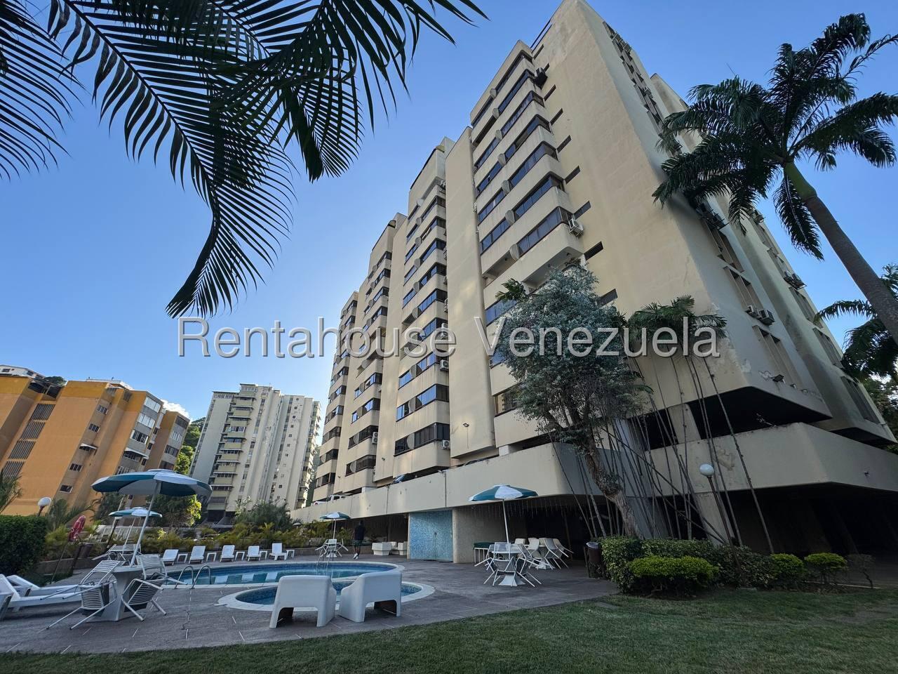 Apartamento remodelado con estacionamiento en Colinas de La California