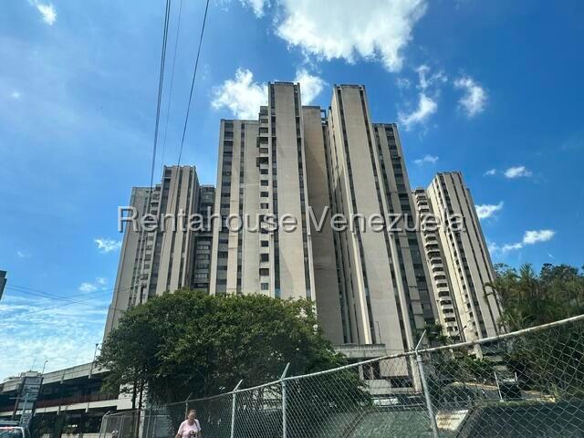 Apartamento en alquiler OPS San Antonio de los Altos, cocina actualizada listo para habitar