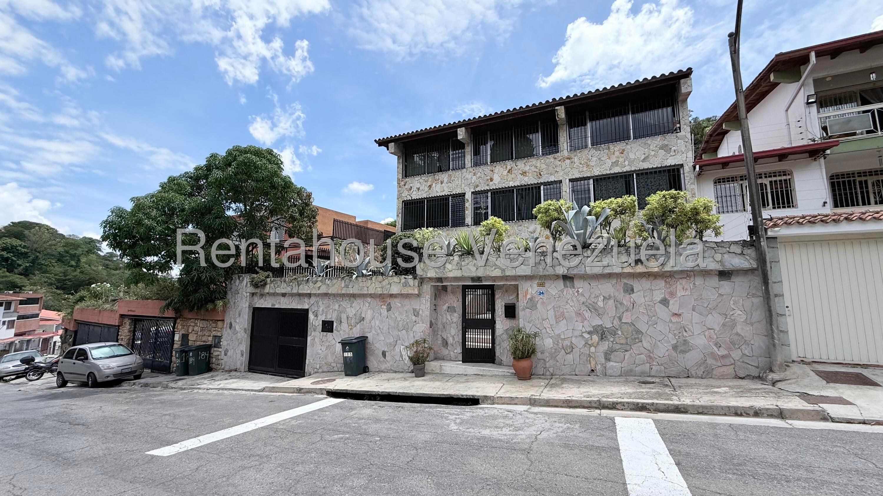 Casa duplex en Santa Sofía con jardín y terraza