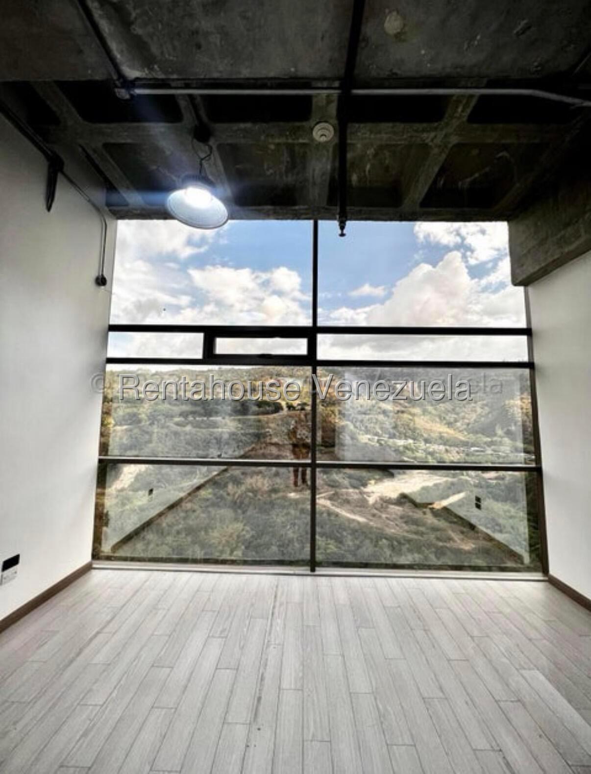 Venta Comercial con vista a montaña en Macaracuay