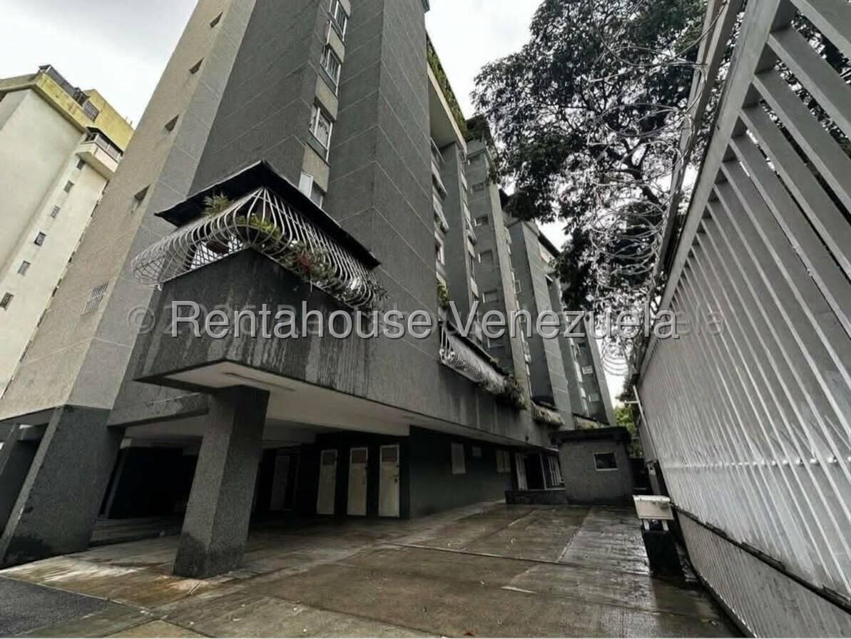 Apartamento amoblado con terraza en La Urbina