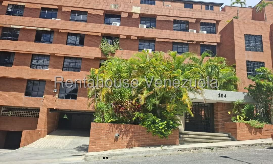 Anexo con terraza en urbanización cerrada Miranda